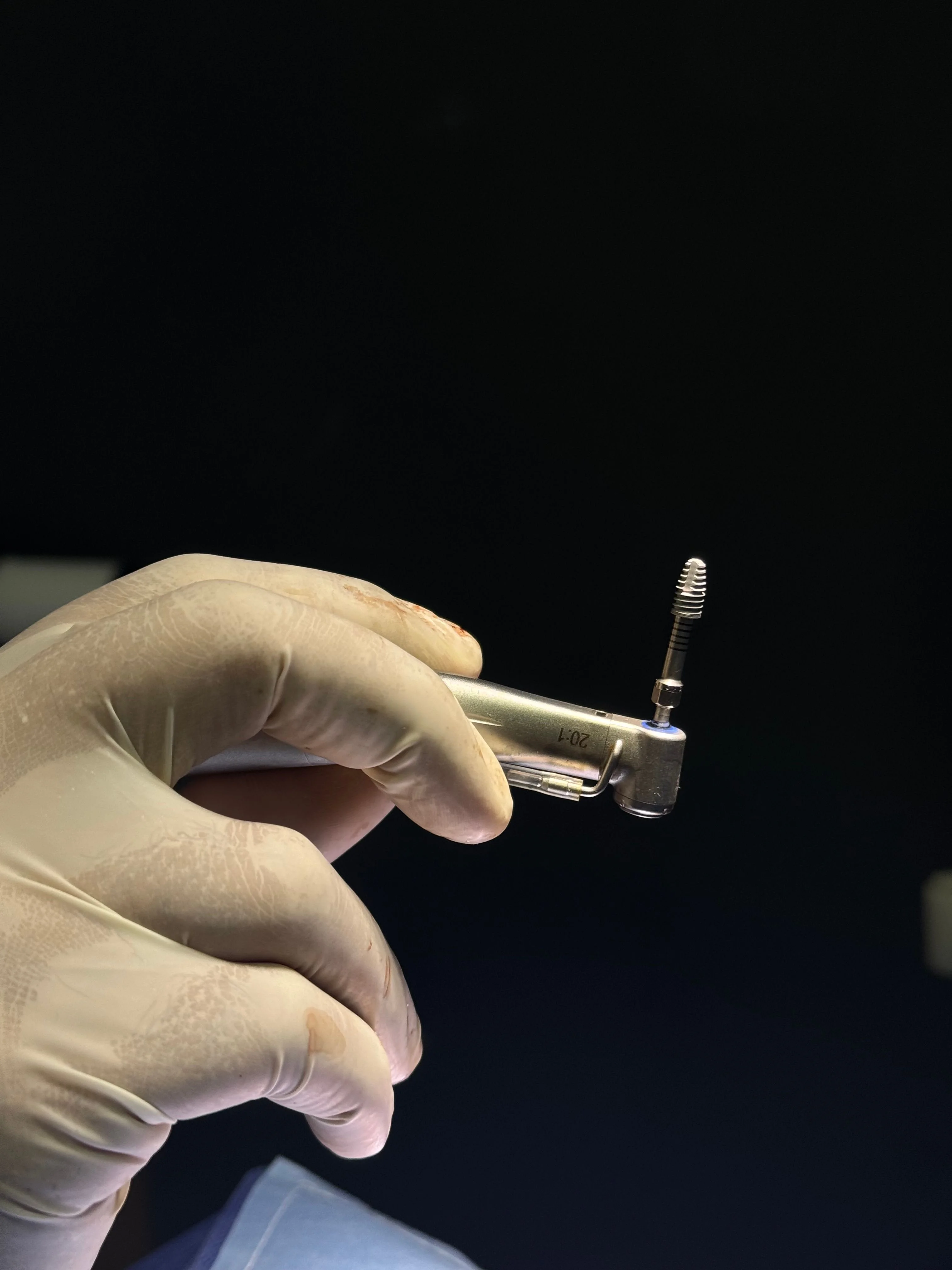 Especialista Odontic utilizando escáner intraoral 3D en Nayarit